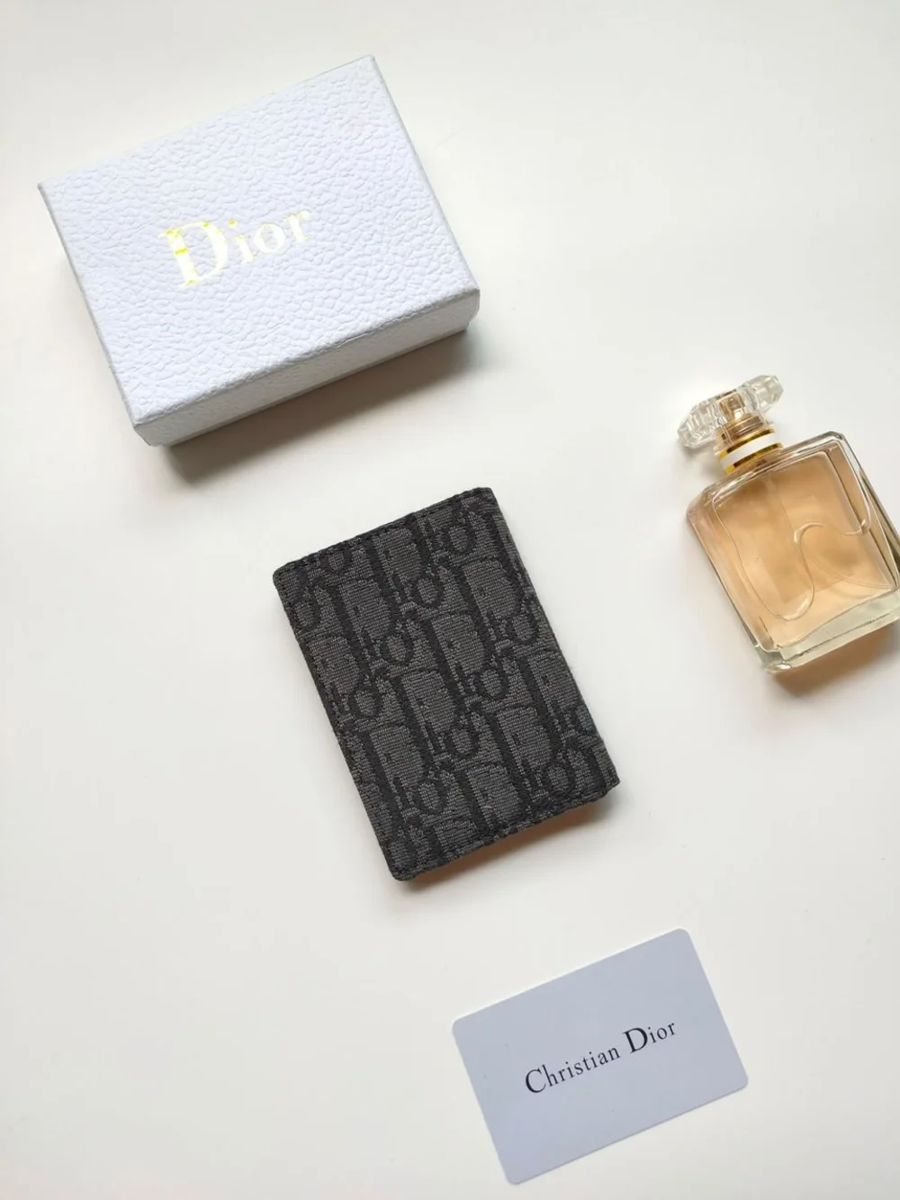 Source Unknown compact cardholder